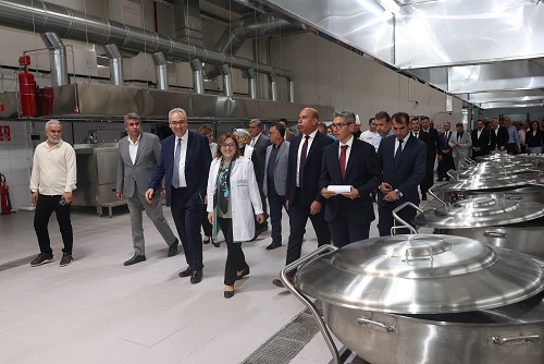 GAZİANTEP’TE UYGUN FİYATLI ET SATIŞI BAŞLIYOR!   BAŞKAN ŞAHİN’İN MÜJDESİNİ VERDİĞİ PROJEDE SONA GELİNDİ: İLK SATIŞ NOKTALARI ÇINARLI VE DÜZTEPE’DE AÇILACAK